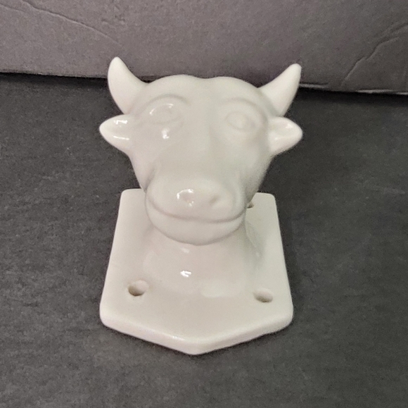 Small Ceramic Bull Cow Wall Mount Coat or Towel Holder - Picture 12 of 13